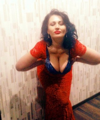 У меня есть все, чтобы сделать твое время со мной незабываемым. Я люблю ухаживать за мужчинами и предлагаю широкий спектр услуг, чтобы удовлетворить все твои желания. Будь то классический массаж, жаркий стриптиз или чувственные игры в постели, я гарантирую максимальное удовольствие. Мои отзывы говорят сами за себя - я создаю настоящую волшебную атмосферу и дарю незабываемые моменты. Посмотри мои фото и не упусти возможность погрузиться в мир страсти и наслаждения. Жду встречи с тобой, чтобы помочь реализовать все твои фантазии. 😘💋 Оксюшка